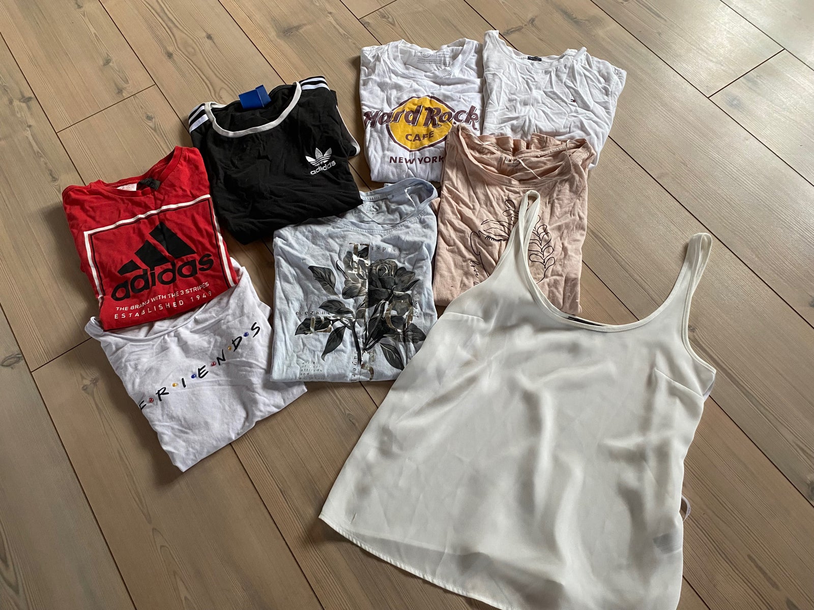 Afskrække pakke Hong Kong T-shirt, T-shorts, top - dba.dk - Køb og Salg af Nyt og Brugt