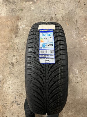 Helårsdæk, Goodyear, 235 / 65 / R17, 8mm mønster, 2 stk helårsdæk
