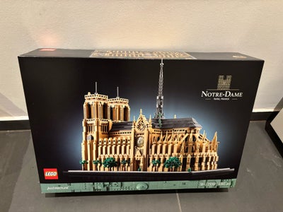 Lego Architecture, Notre Dame, Helt ny og perfekt stand. 
Original pris på LEGO.com 1799kr