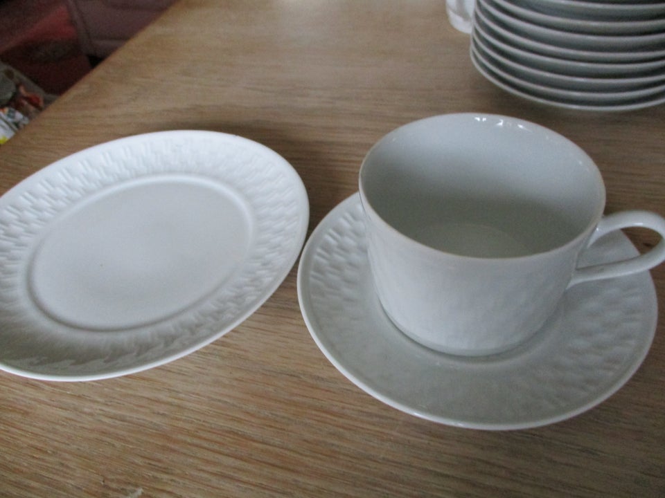 Porcelæn, kaffekop med underkop, og sidetallerken