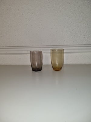 Glas, Sodavandsglas, Holmegaard, To flotte antikke sodavandsglas fra Holmegaard sælges. Det røgfarve