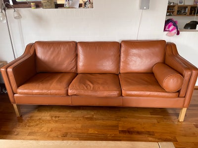 Sofagruppe, læder, 5 pers., Skøn lædersofa 

2 + 3 personers lædersofa.
Cognac farvet læder. 
De er 