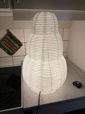 Anden bordlampe, Sælger denne smukke hvide rislampe. Ca 54cm høj. Under et halvt år gammel. Kan skil