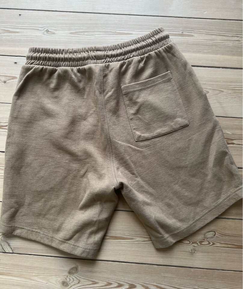 Shorts, Noreligion, str. 38