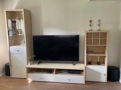 Tv møbler, Tv bord
Reol i højre og Venstre side

BYD GERNE