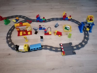 Lego Duplo, Elektrisk togbane med 3 vogne, Bom samt forskellige klodser og figurer