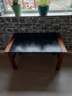 Sofabord, Fritz Hansen, teaktræ, Hej har denne lille sofabord har sin patina derfor prisen producere