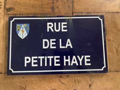 Skilte, Fransk gadeskilt, Originalt fransk gadeskilt, som har hængt i vores gamle køkken. 
Lidt rust