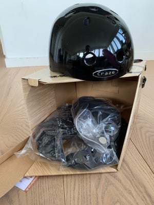 Cykelhjelm, SK-501 Skate Helmet, Helt ny og ubrugt sort sej cykelhjelm med ekstra udstyr. Kan juster