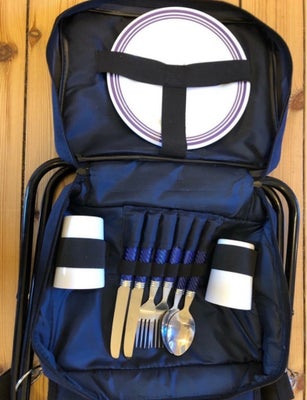 Picnictaske, Rigtig fin og helt ny picnictaske med service til 2 personer.
Kan bruges som stol og le
