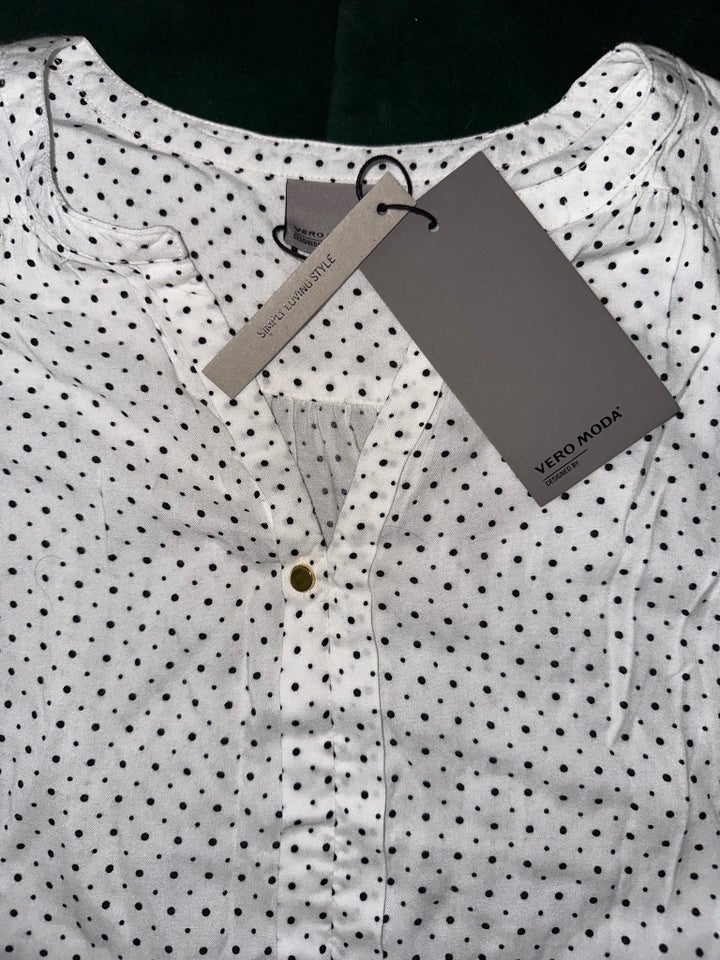 skjorte bluse trøje top 38 m hvid sorte prikker, str. 38 – dba.dk – Køb og Salg af Nyt og Brugt