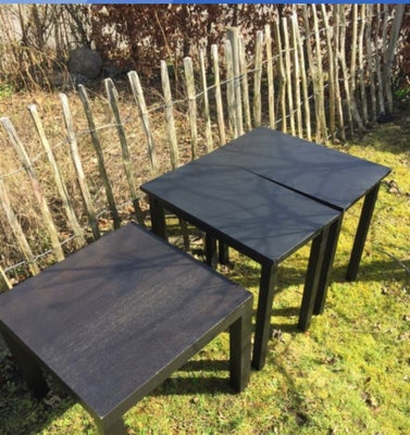 Borde, Tre sorte borde / sofaborde.   

Det kvadratiske bord måler 55•55 cm og er 45 cm højt.   

De