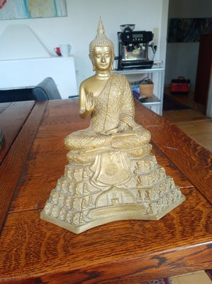 Buddha, Kraftig metal Buddha med udskæringer, 26,5cm høj