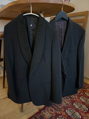 Blazer, Ukendt , str. L, Jeg har disse to smoking jakker til salg. God kvalitet af bla uld, dansk. B