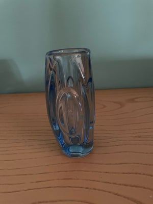 Vase, Glas vase, Holmegaard, Lysblå glas vase, Holmegaard fra 60’erne
Højde 14 cm
Diameter 5,5 cm

