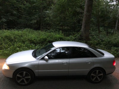 Audi A4, 2,4 V6, Benzin, 1999, km 256000, sølvmetal, træk, nysynet, klimaanlæg, aircondition, ABS, a