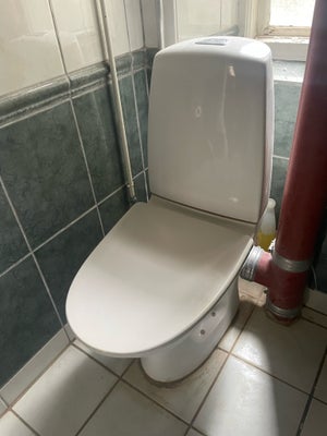 Toilet, Ifö, En helt fint toilet fra Ifö. Virker fint. Sælges grundet renovering. Afhentes hurtigst 