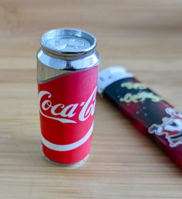 Coca Cola, Lighter, Flot lille Coca Cola lighter, højde 5.5 cm.