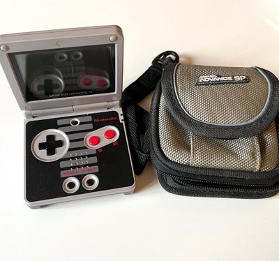 Nintendo Gameboy advance, NES, Perfekt, Gameboy advance sp NES edition med lader og gameboy taske.
S