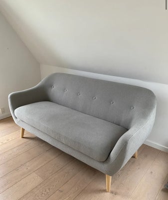 Sofa, stof, anden størrelse , Jysk, Egedal, Skøn lille 2,5 per. sofa i gråt stof.   

Sæde- og ryghy