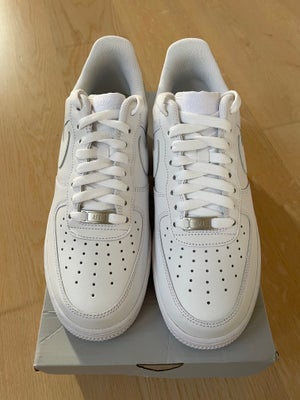 Sneakers, Nike Air Force 1, str. 42,  Hvid,  Ubrugt, Helt nye. Fejlkøb.

Fast pris.