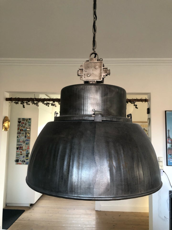 Anden loftslampe, Polsk fabrikslampe