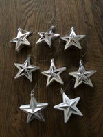 8 stykker sølvfarvet stjernepynt i plast