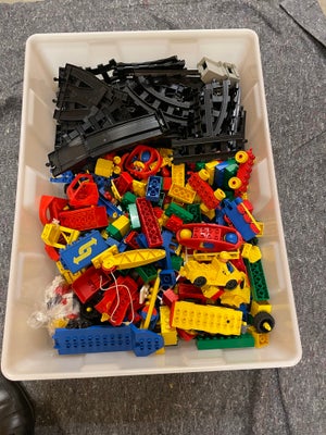 Lego Duplo, Blandet, Forskellig Duplo med blandt andet skinner, broer, vogne, figurer m.m.. Se evt. 