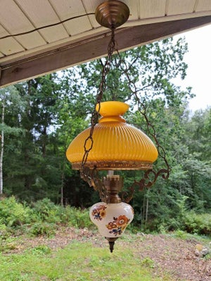 Pendel, Petroleumslampe til el.

Fin rustik lampe som giver et blødt skær.