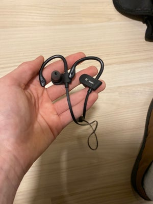 headset hovedtelefoner, Andet mærke, Perfekt, Superfine AirPods brugt meget få gange fejler ingentin