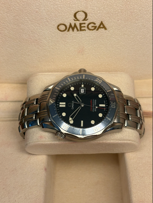 Herreur, Omega, Omega Seamaster Diver 300 M sælges

Komplet dansk sæt fra 2008 med inder/yder boks, 
