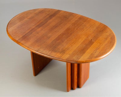 Spisebord, Træ, Smukt spisebord med 2 tillægsplader.
Bordet måler 145 / 245 x 100 cm.
Bordets form e