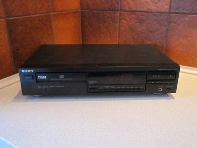 CD afspiller, Sony, CDP-297, God, 
- Sort
- Spiller fint og fejlfrit (har fået renset laser)
- Analo