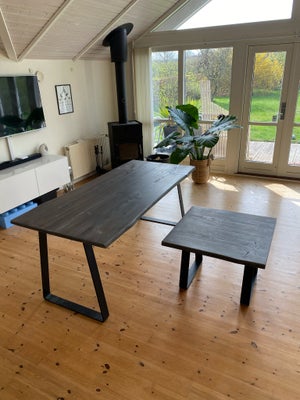 Spisebord, b: 80 l: 180, Planke Spisebord 2 flotte planker med massive stål ben 80 bred x 180 lang
P