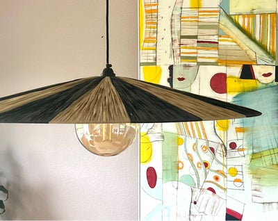 Pendel, Jore Copenhagen, Navn: Parasol pendellampe i sort
Størrelse: højde 15 cm x diameter 98 cm
Ma