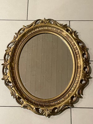 Vægspejl, Retro “guld” vægspejl  
Flot vintage væg spejl til ophæng  
Ca 65 cm lang