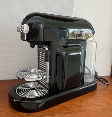 Kaffemaskine , Nespresso Maestria, Super fin kapselkaffemaskine med mælkeskummer. 
Brugt meget lidt.