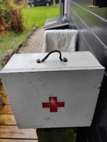 Gammel Røde Kors kuffert metal