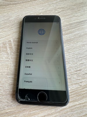 iPhone 8, 64 GB, sort, Fin stand generelt, men har glasskade (se billeder). Beskyttet af panserglas,