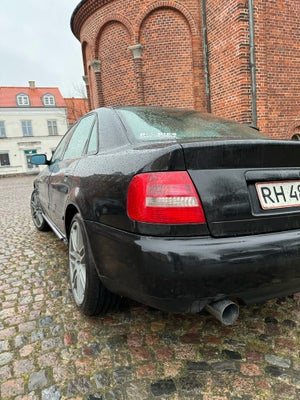 Audi A4, 1,8 T, Benzin, 1995, km 368000, sort, klimaanlæg, airbag, 4-dørs, centrallås, startspærre, 