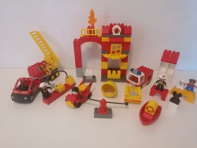 Lego Duplo, Brandstation, Køretøjer,  Lille båd samt forskellige figurer og klodser, Sælges som vist