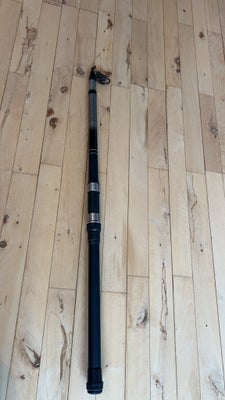 Fiskestang, Daiwa, Daiwa Carbon COSMOSCOPE - CS85S 33M
Total Lenght 3,3m. 
Closed Lenght 80cm
Castin