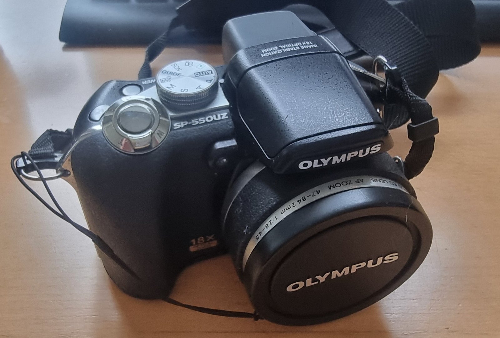 Olympus SP-550 UZ, 7.1 megapixels, 18 x optisk zoom