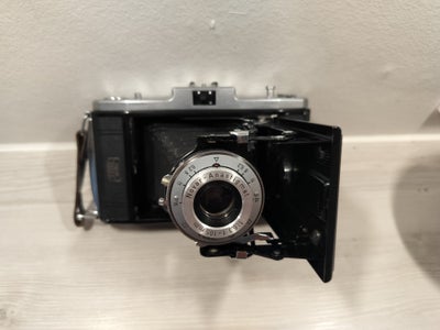 Zeiss, Nettar, Zeiss Nettar kamera sælges for kr. 375,-.
Kameraet ligger i lædertaske, der måske kan