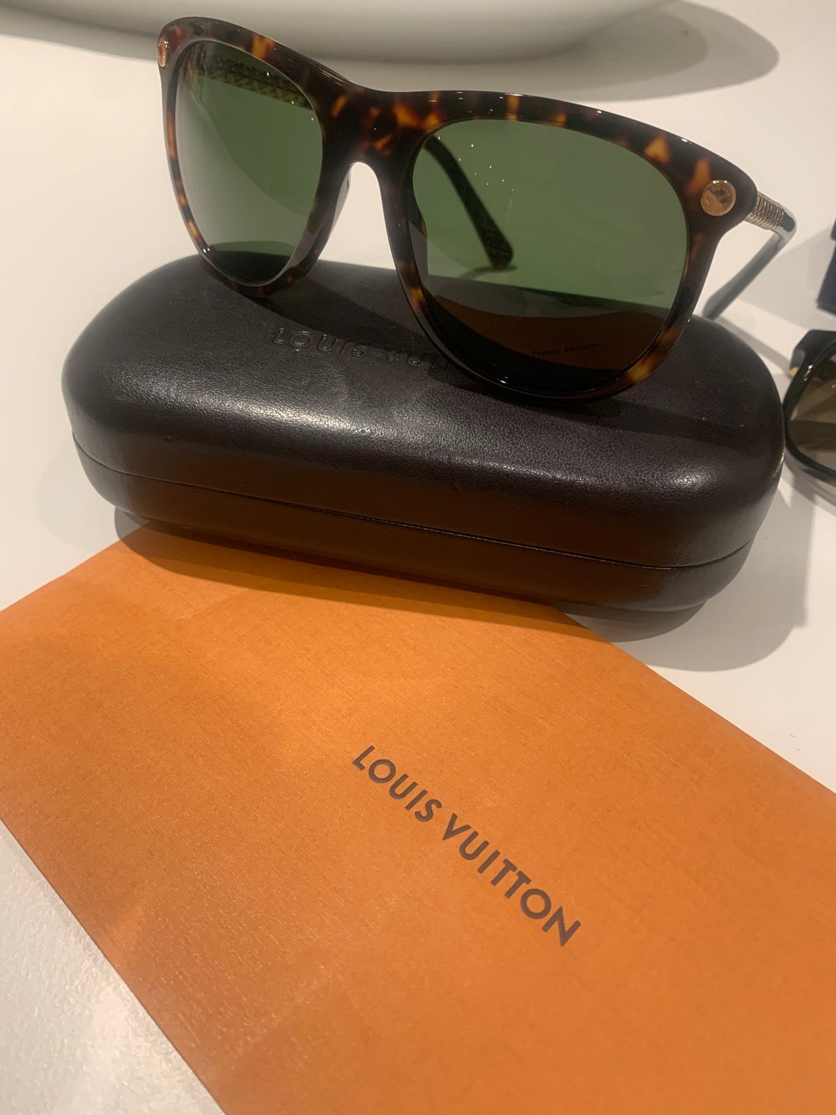 Solbriller unisex, Louis Vuitton –  – Køb og Salg af Nyt og Brugt