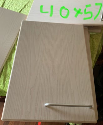 Badeværelsesskab,  Flotte Badeværelses låger 
Fejler intet, som nye

3 stk 40x57
50kr stk(både nogen