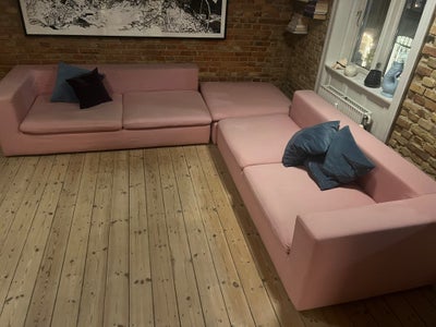 Sofa, Bonaldo, Skøn lyserød sofa fra det italienske mærke “Bonaldo”. Hver side måler 2 m og puffen m