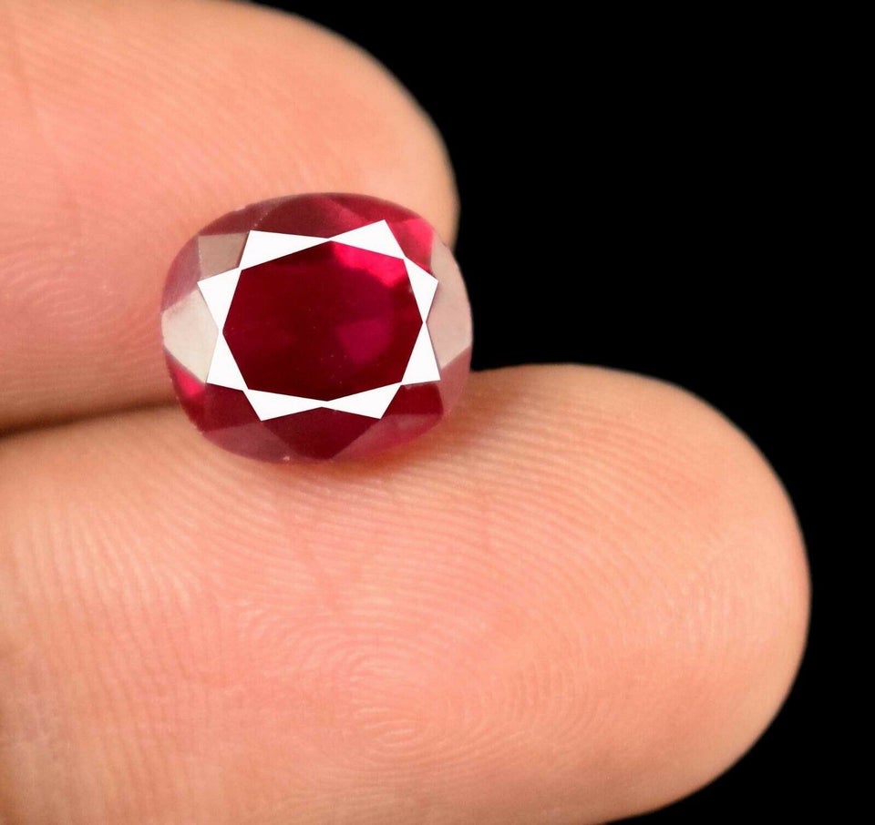 Andet smykke, ædelsten, Oval Cut Burma Ruby 6.25 Ct 100%