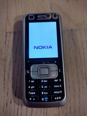 Nokia 6120c, Fin stand

Sælges uden lader

Ja der er to øjne som klistermærke øverst til højre

Kan 