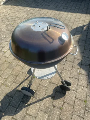 Kuglegrill, Dancook, Rustfri grill med termometer og beskyttelsesbetræk.